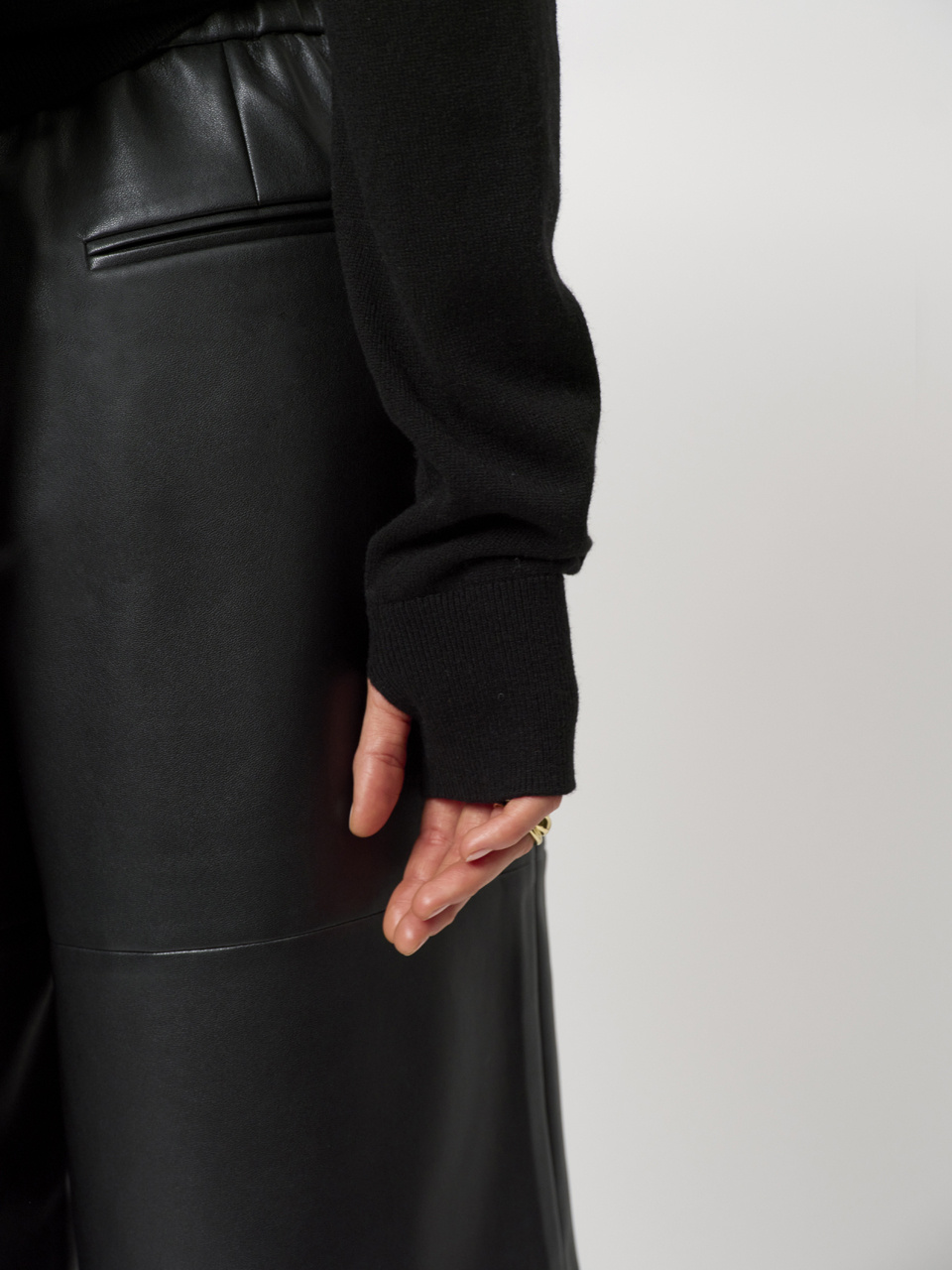 Avery faux leather bermuda