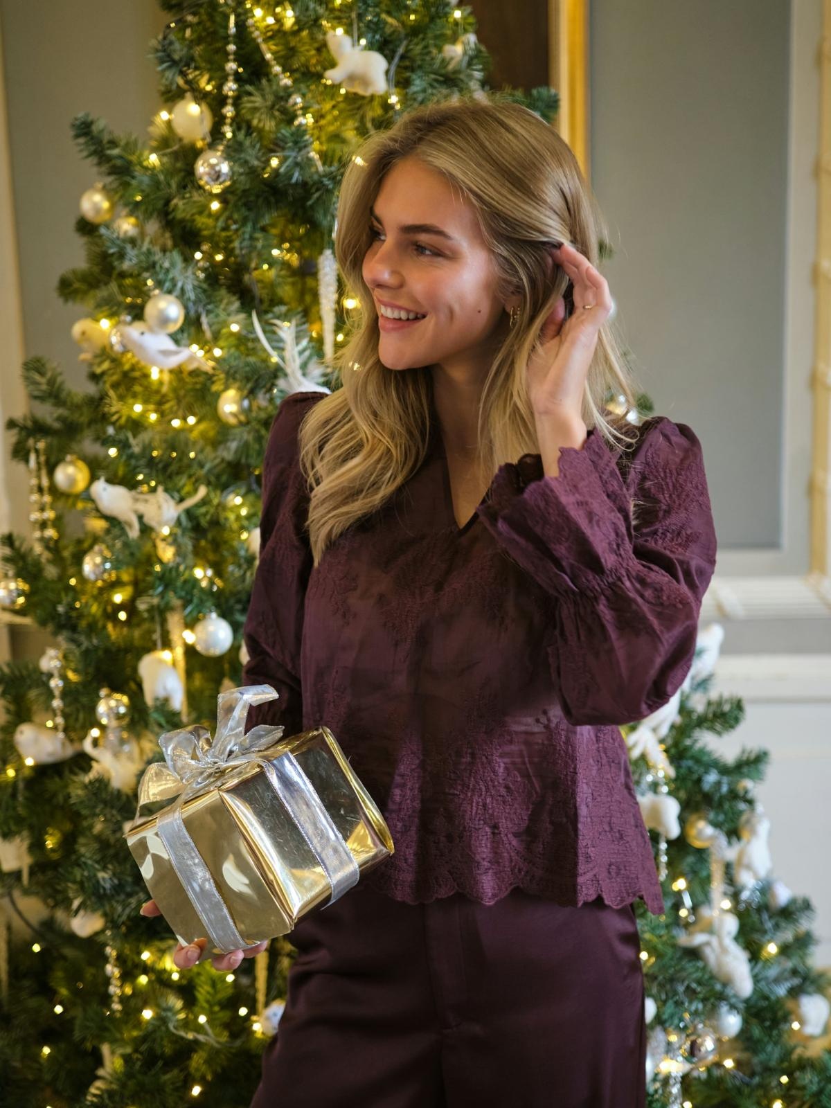 Amara Big Embroidery Blouse