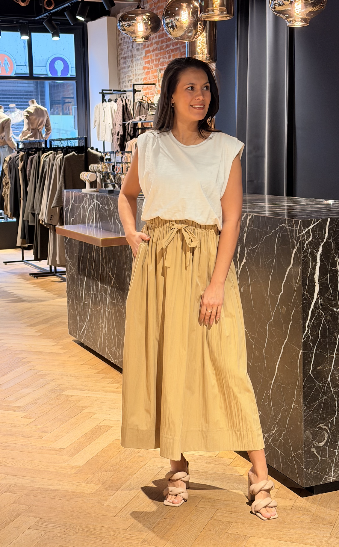 T-shirt cropped padded shoulders