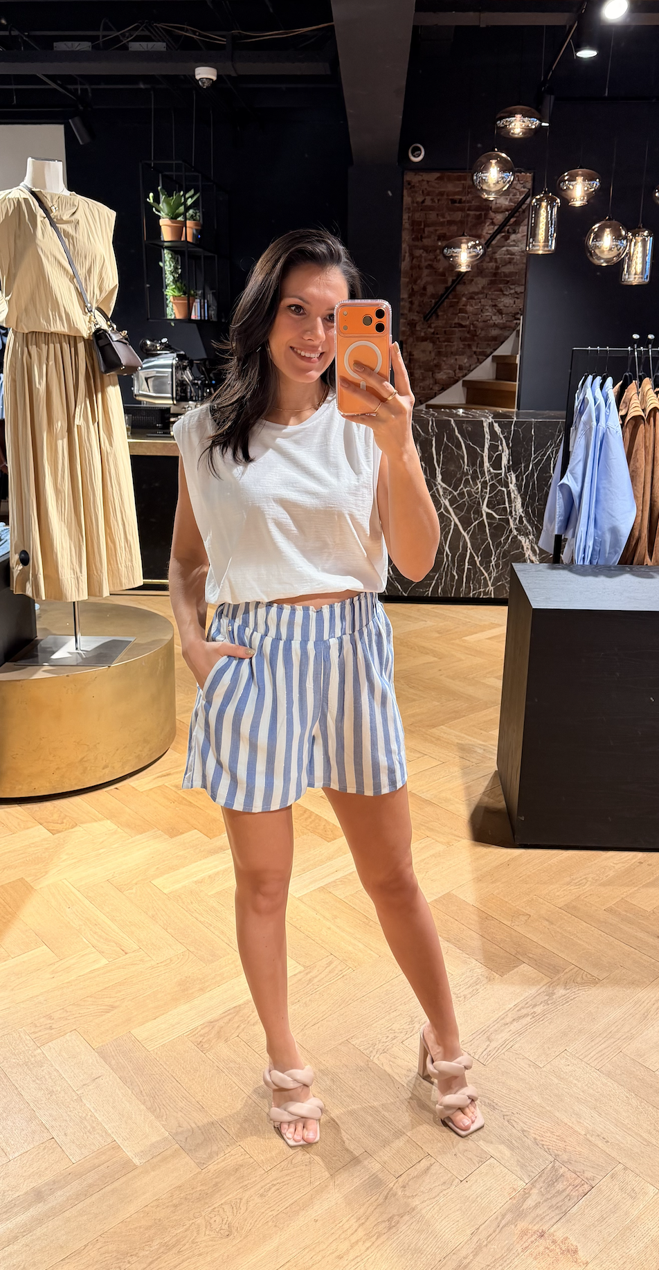 T-shirt cropped padded shoulders