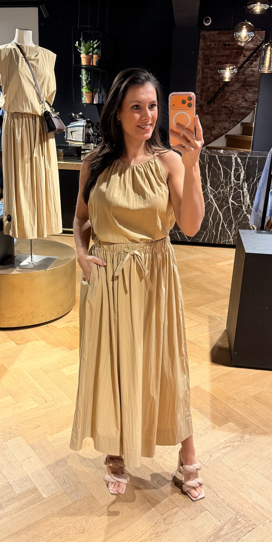 Top halterneck gathered