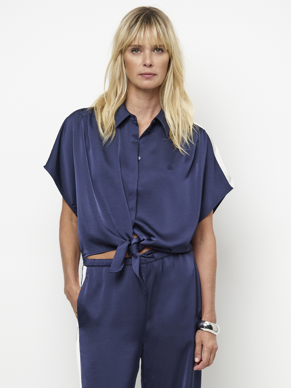 Siren tie knot shirt