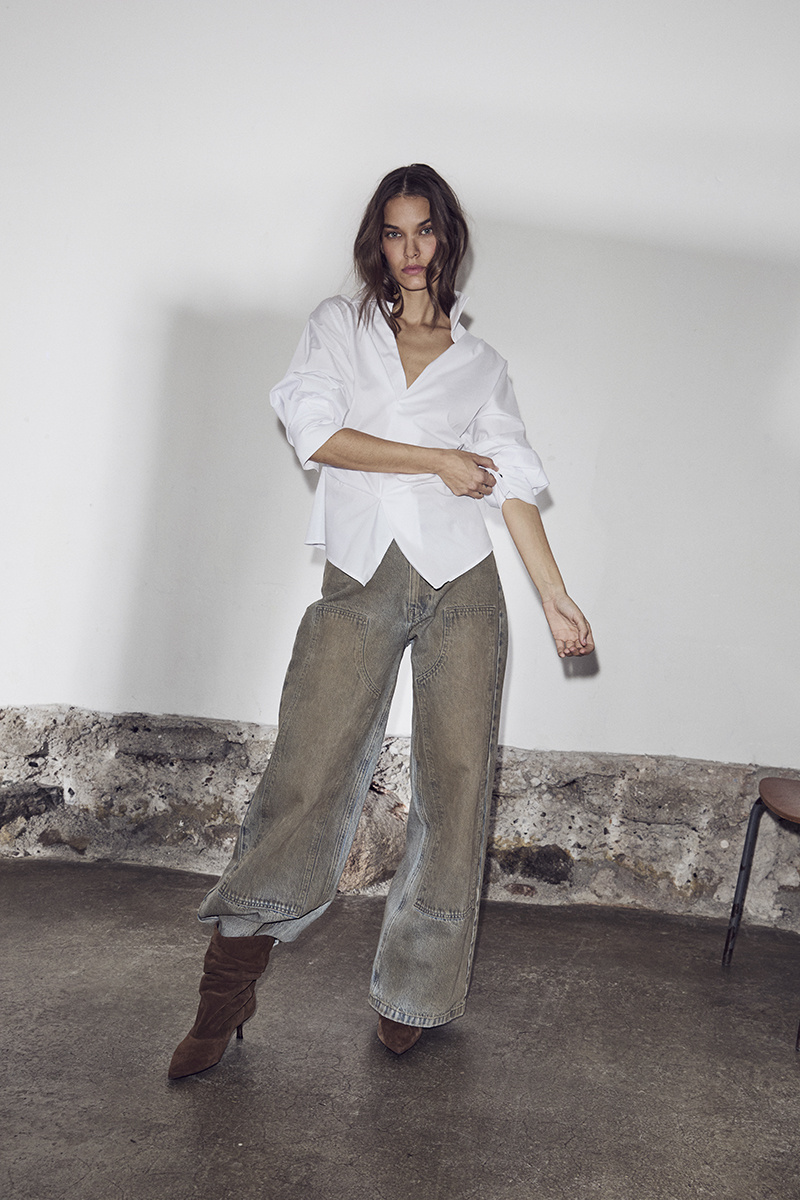 Bell Pleat Crop Shirt