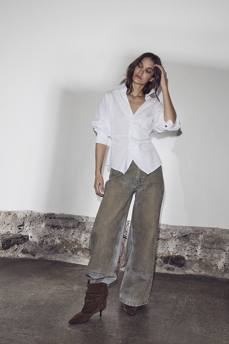 Bell Pleat Crop Shirt
