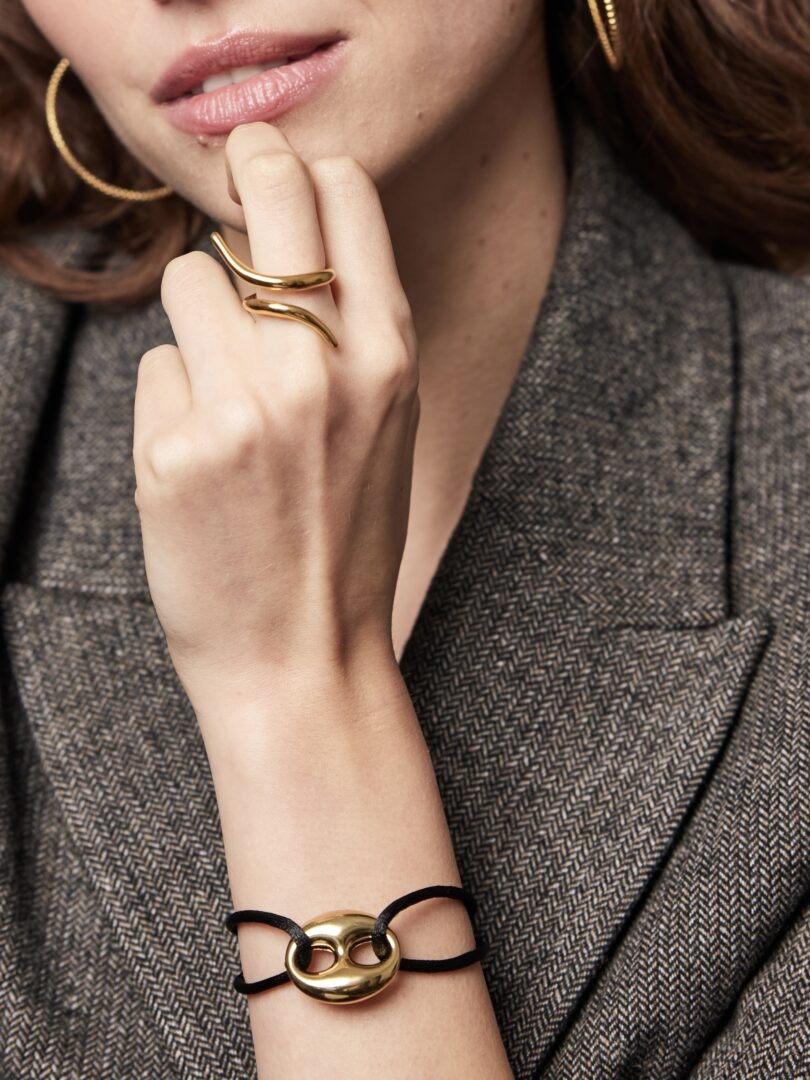 Armband met opengewerkte bedel