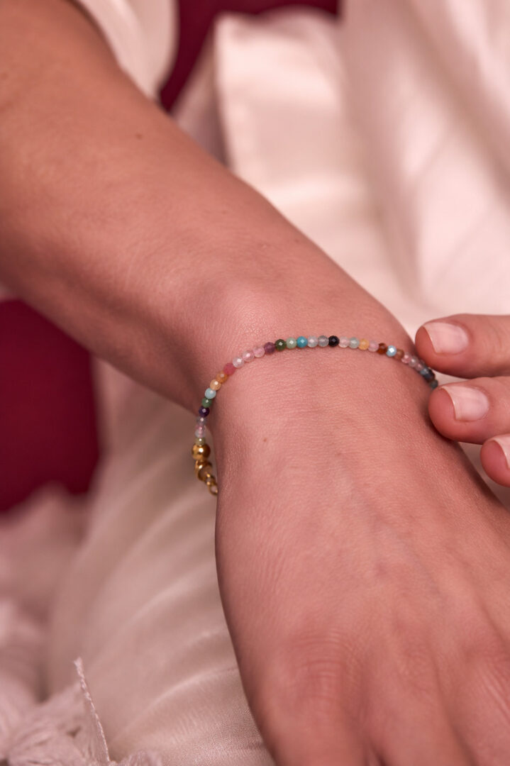 Armbandje met fijne gemstones