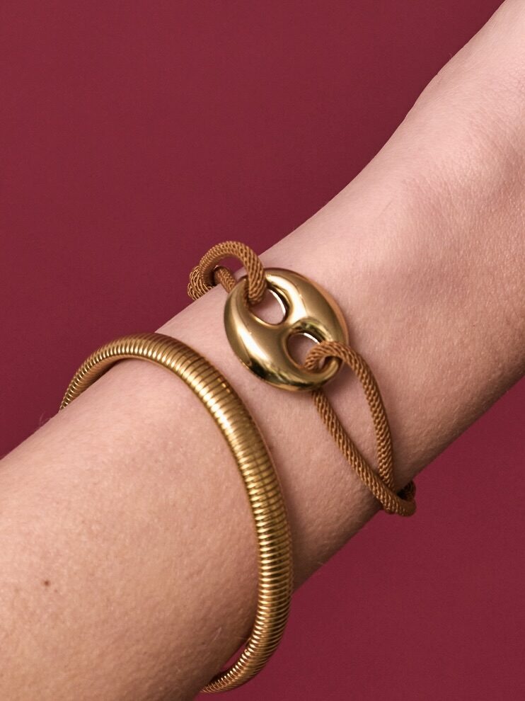 Armband met opengewerkte bedel