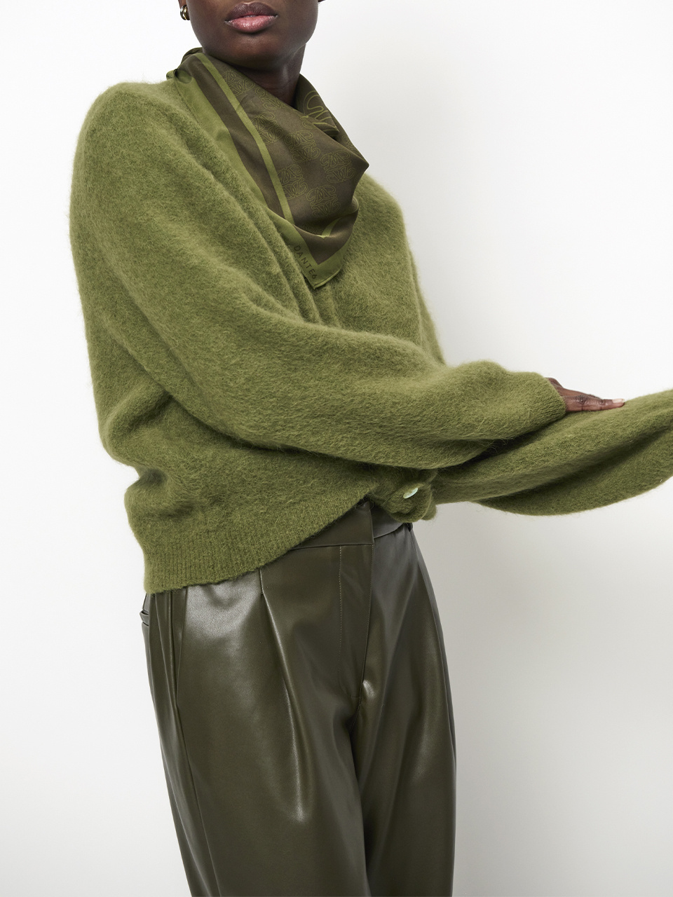 263125 Minora faux leather barrel pants
