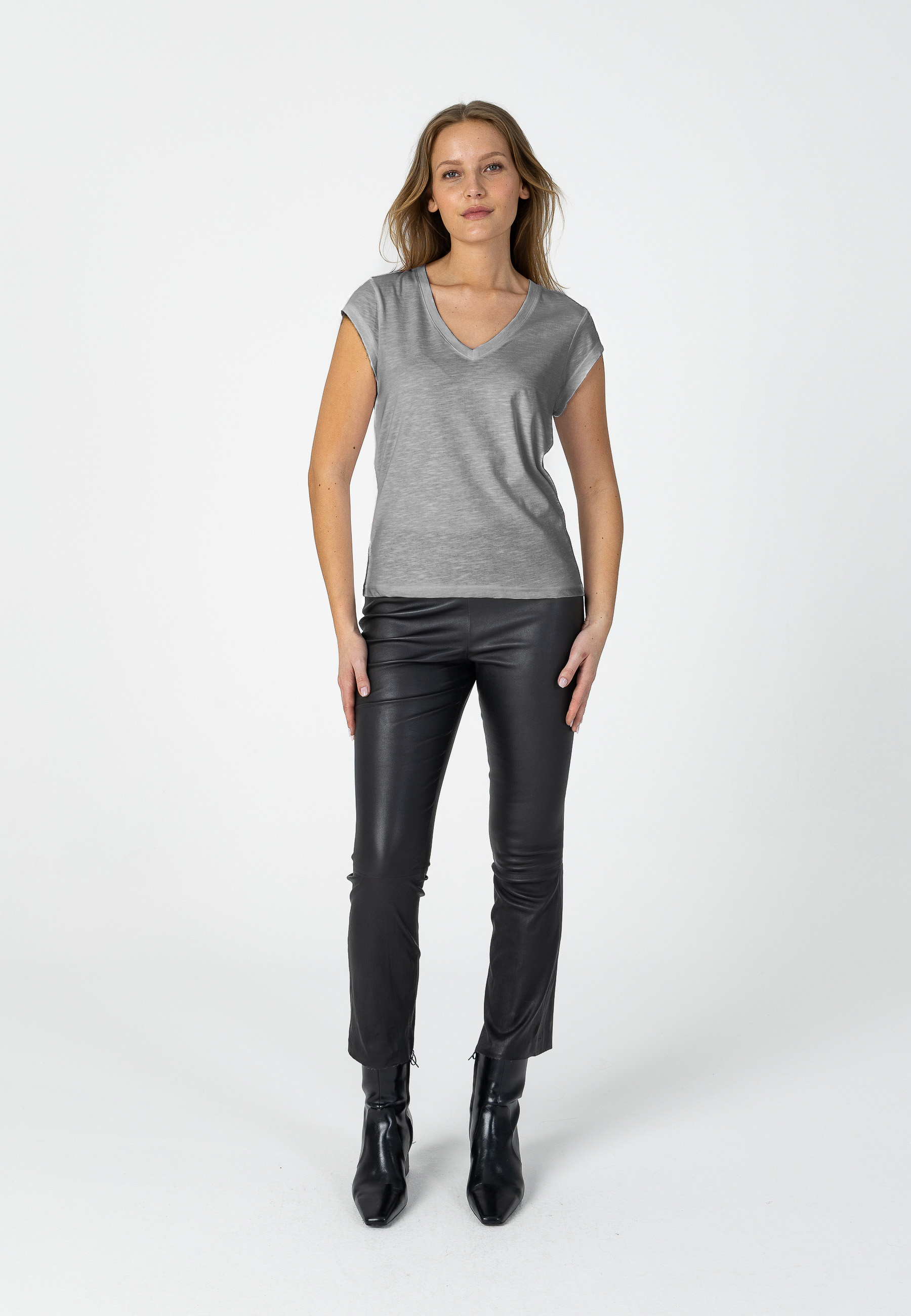 Basic v-neck t-shirt