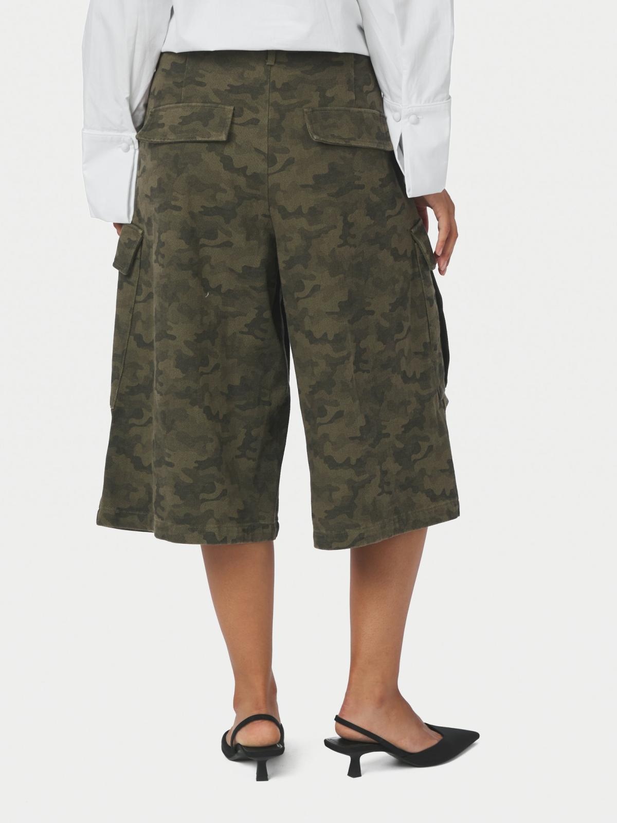 Islana Camou Shorts