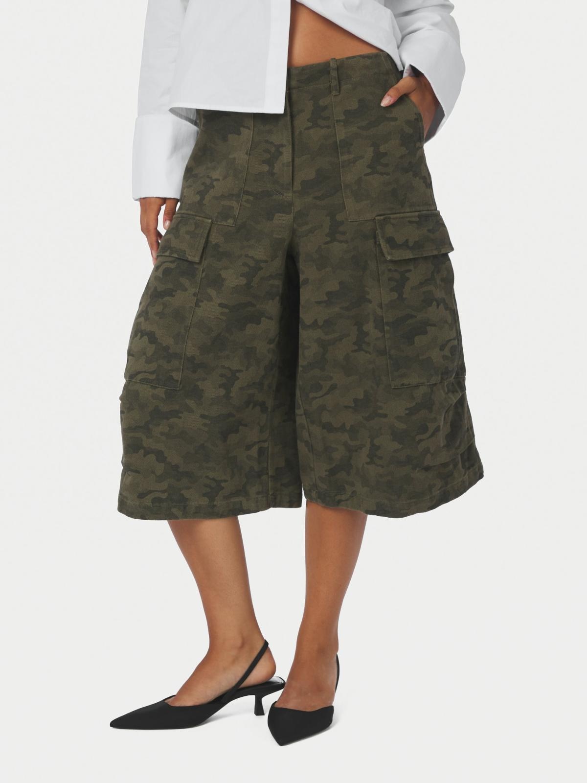 Islana Camou Shorts