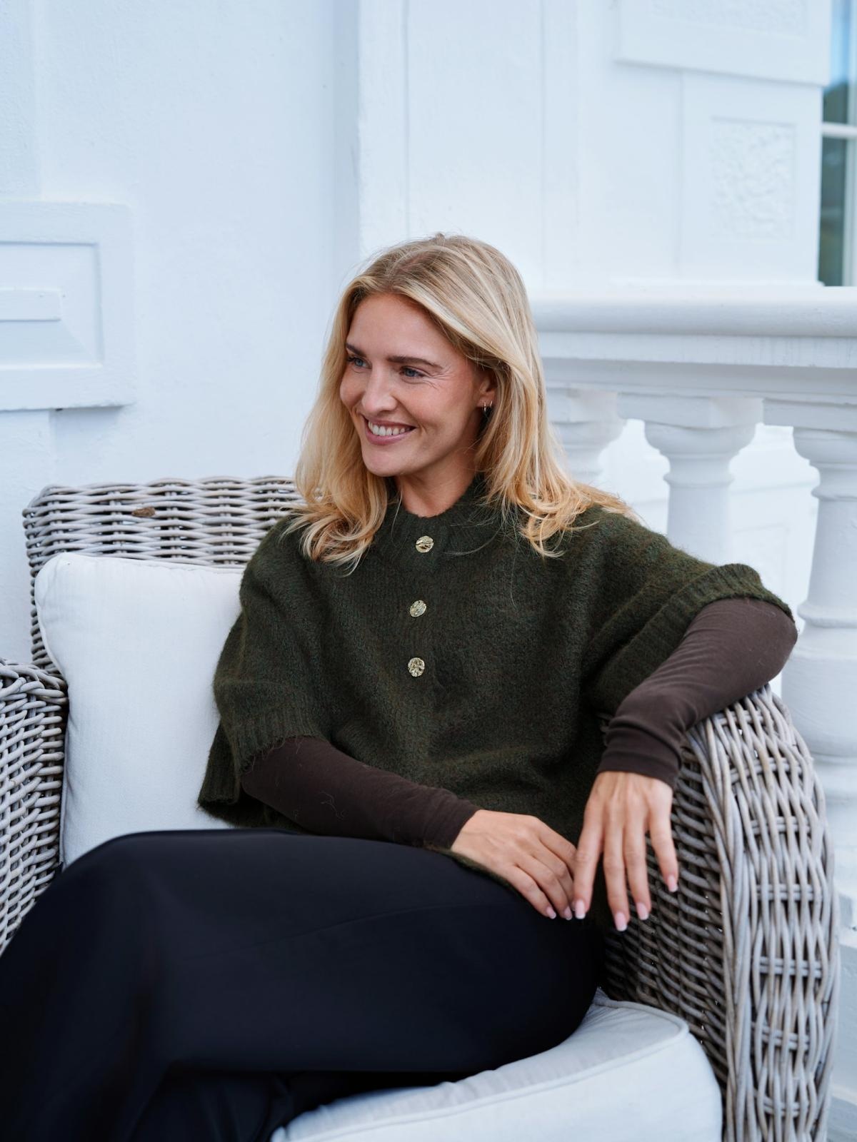 Benuta Fluffy Knit Cardigan