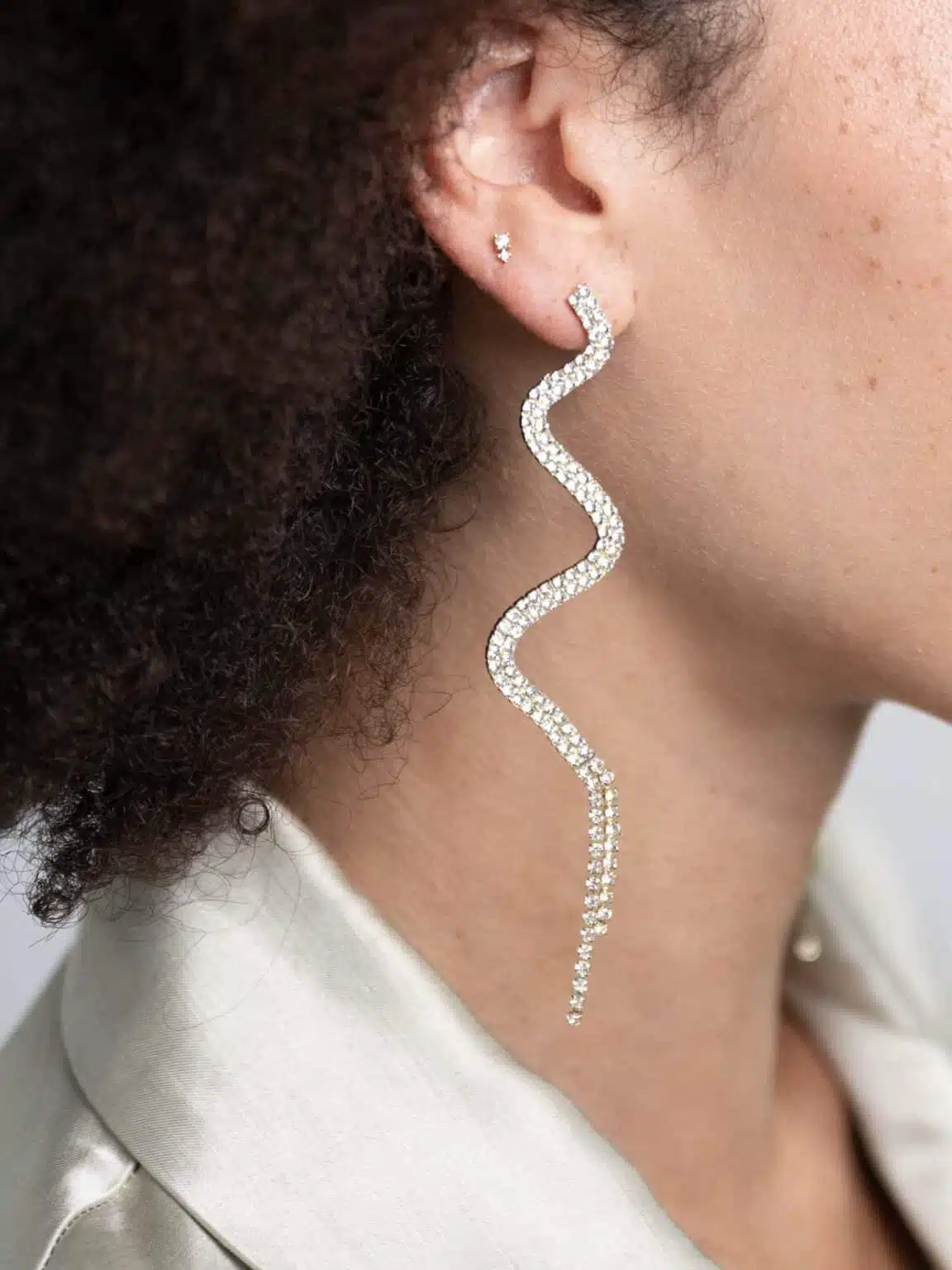 Lange snake oorstekers met strass