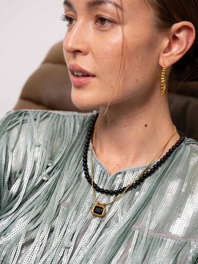 Ketting met zwarte facet geslepen hanger