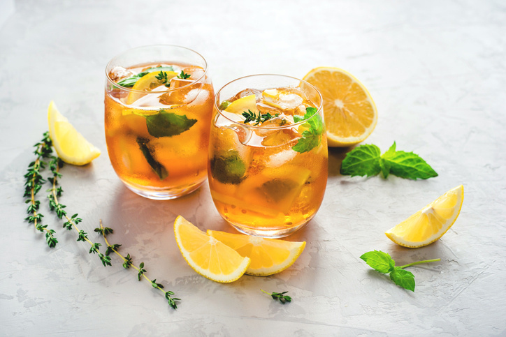 De beste ice-tea theesoorten voor een zomerse verfrissing