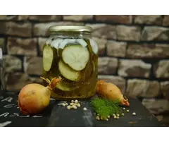 Zoetzure inmaak van komkommer en wortel