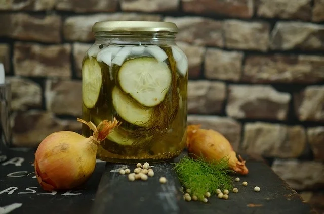 Recept voor zoetzure inmaak van komkommer en wortel