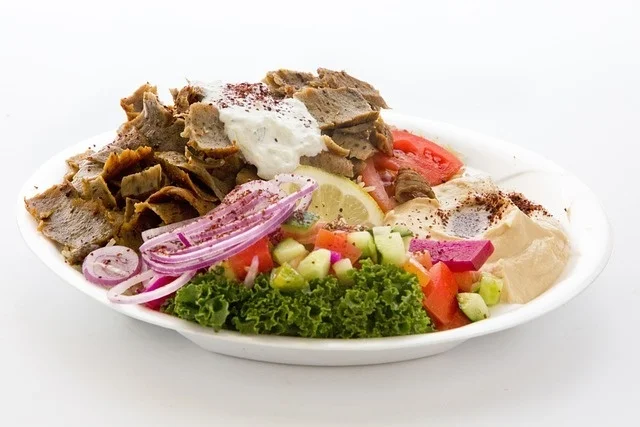 Gyros met frisse Griekse salade en gyros kruiden