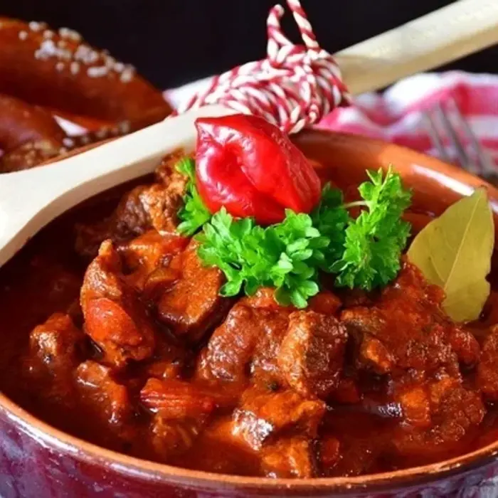 Recept voor goulash stoofpot met kruiden