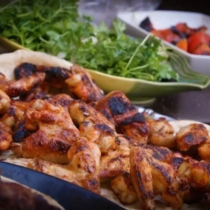 Recept voor gegrilde piri piri kippenvleugels met knoflookdipsaus
