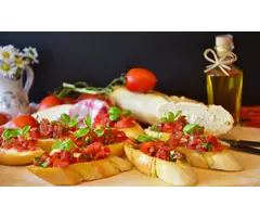 Bruschetta met tomaat en basilicum