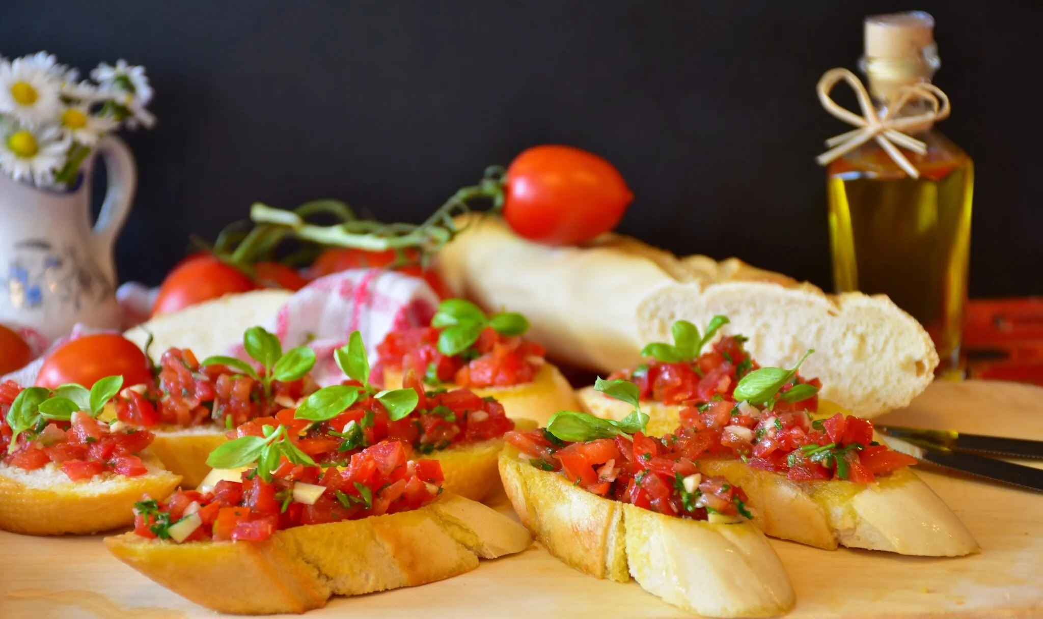 Bruschetta met tomaat en basilicum