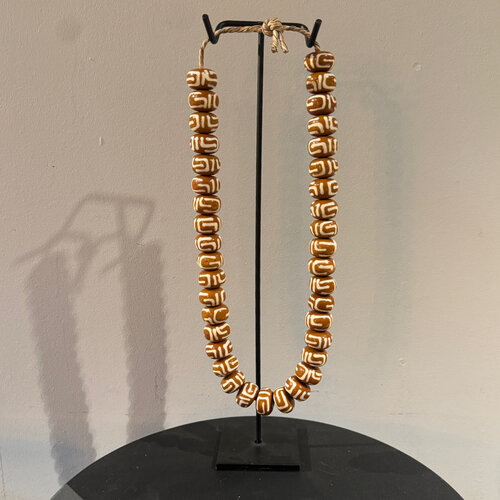 Ketting Kralen op standaard warm oranje