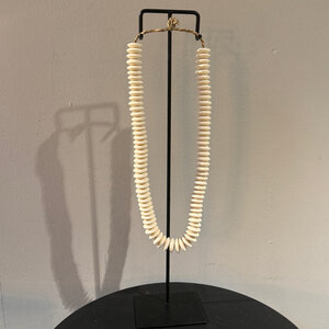Ketting Kralen op standaard Creme