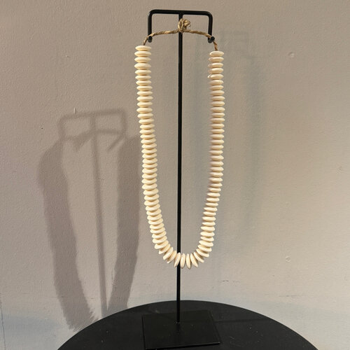 Ketting Kralen op standaard Creme