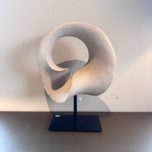 Ornament beige op voet