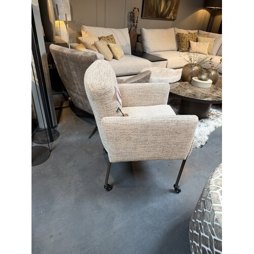 2 Eetkamerstoelen met wieltjes