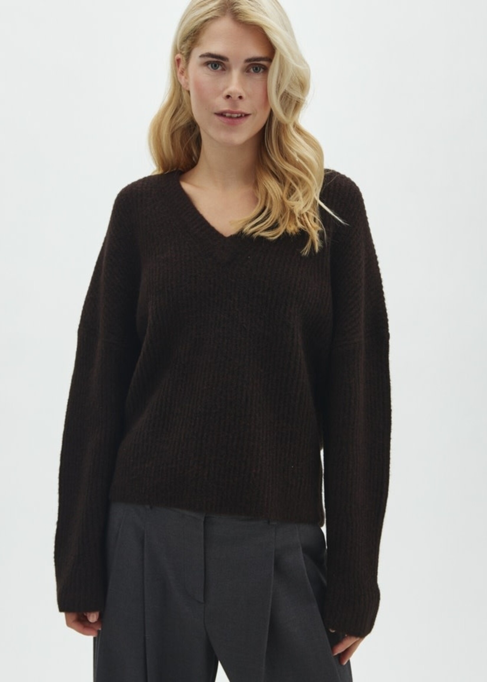 MbyM Gillian V-M Hevelyn