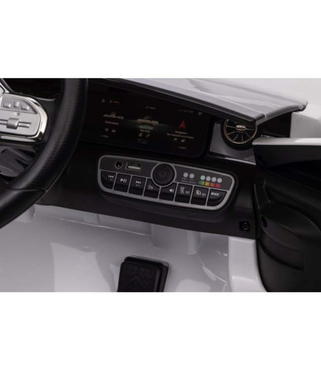 Coche eléctrico para niños Mercedes CLA 45 S AMG ¡Coche infantil eléctrico de 12 voltios con neumáticos de goma, asiento de cuero y mucho más!