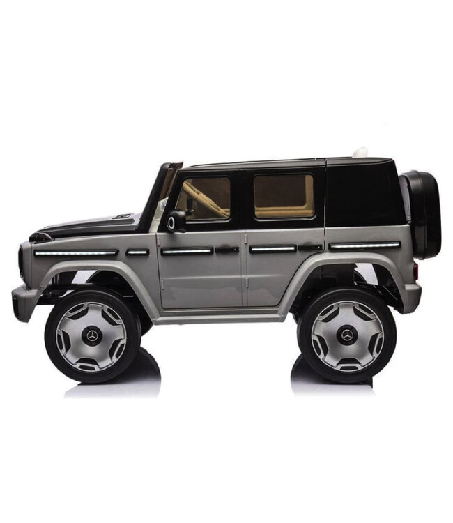 Mercedes Benz EQG, 12 volt electric children's car with rubber tires, leather seat and more!