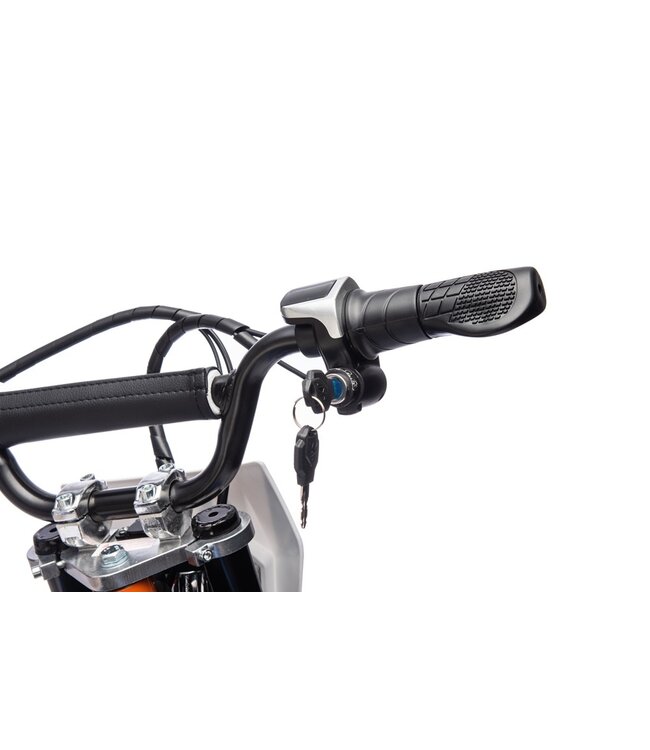 Krydsmotor, 36 volt elmotor med pneumatiske dæk og kunstlædersæde!