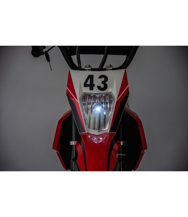 Krydsmotor, 36 volt elmotor med pneumatiske dæk og kunstlædersæde!