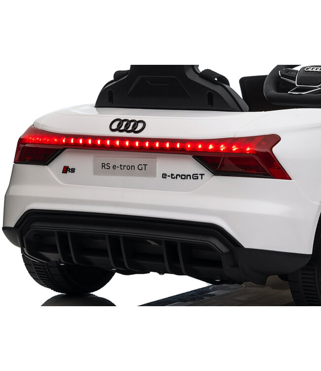 Audi RS e-tron GT, um veículo elétrico infantil de 12 volts com módulo de música e muito mais!