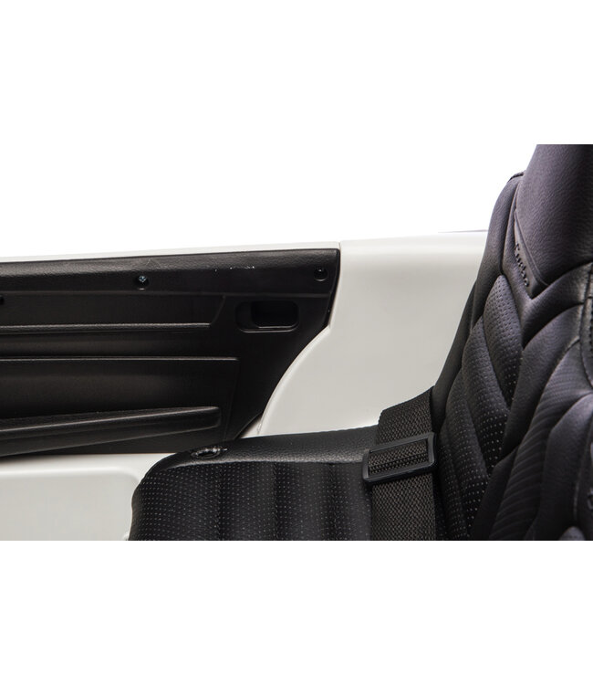 Porsche Macan Turbo, coche eléctrico para niños con batería de litio, módulo de música, neumáticos de goma y mucho más.