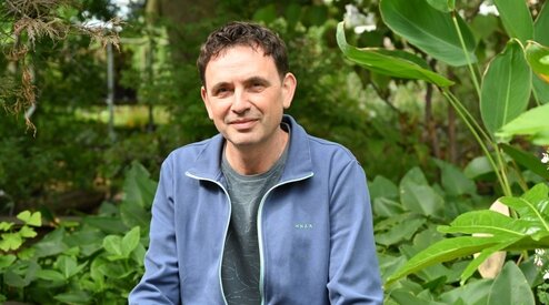 MEDIA |  'Hoveniers grijpen te snel naar mest bij bodemproblemen'