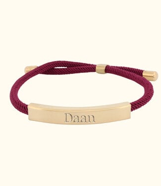 Briansa Armband met gepersonaliseerd naamplaatje in bordeaux rood