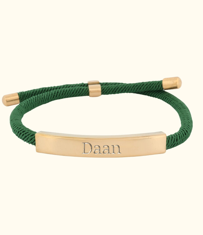 Elegante Armband Van Groene Paracord Met Goudkleurig Naamplaatje