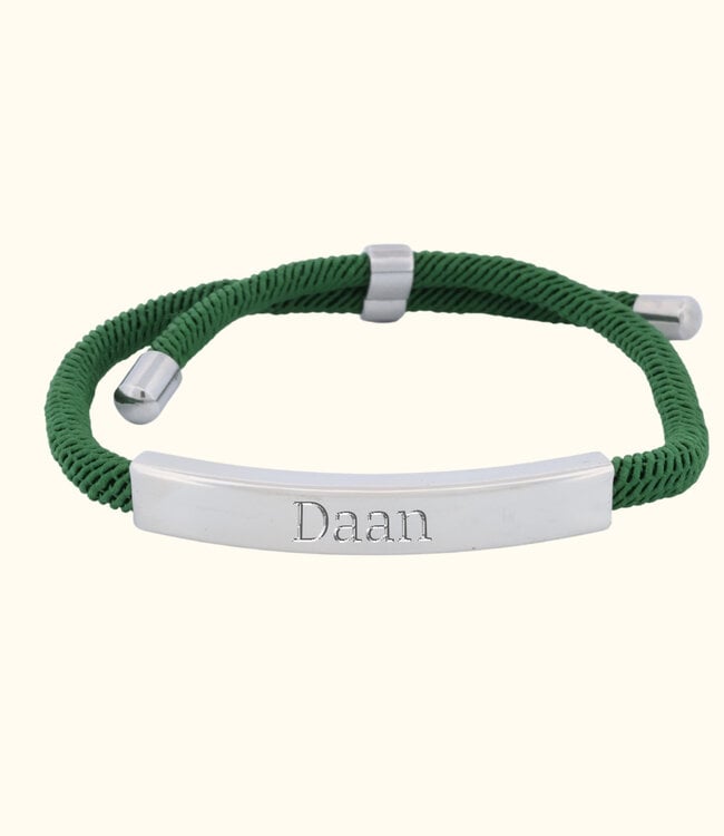 Stijlvolle groene paracord armband met zilver naamplaatje voor personalisatie