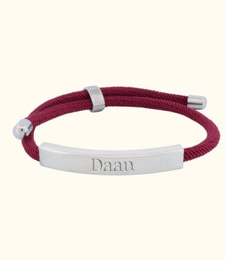 Briansa Armband Met Zilver Naamplaatje In Bordeaux Rood