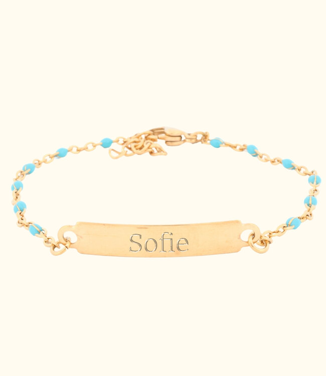 Stijlvolle turquoise dots armband met een gepersonaliseerd graveerplaatje