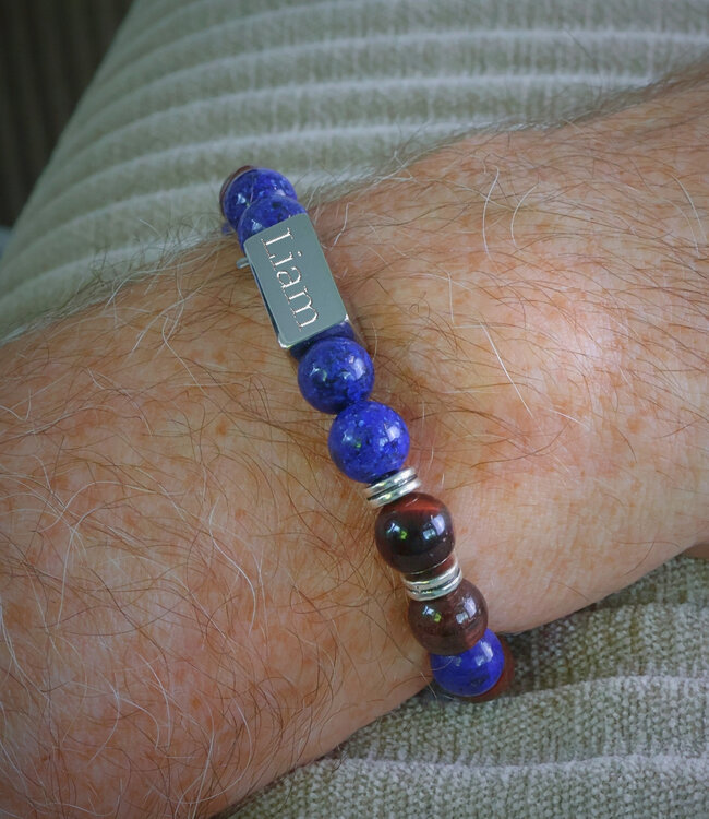 Unieke blauwe kralen armband met vier namen naar keuze