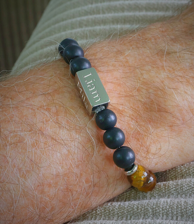 Unieke tijgeroog kralen armband met vier namen naar keuze