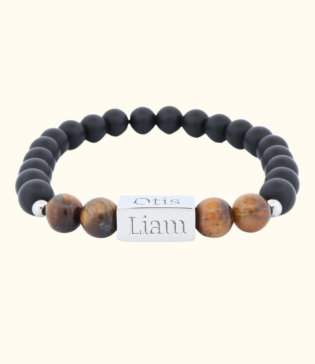 Stijlvolle zwarte kralen armband met persoonlijke namen gravering