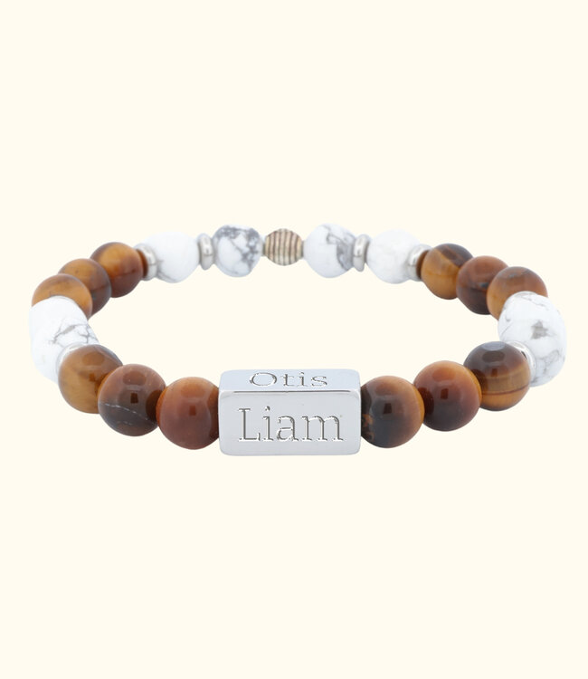 Unieke witte kralen armband met vier namen naar keuze