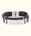 Zwarte leren armband met gepersonaliseerd zilverkleurig graveerplaatje