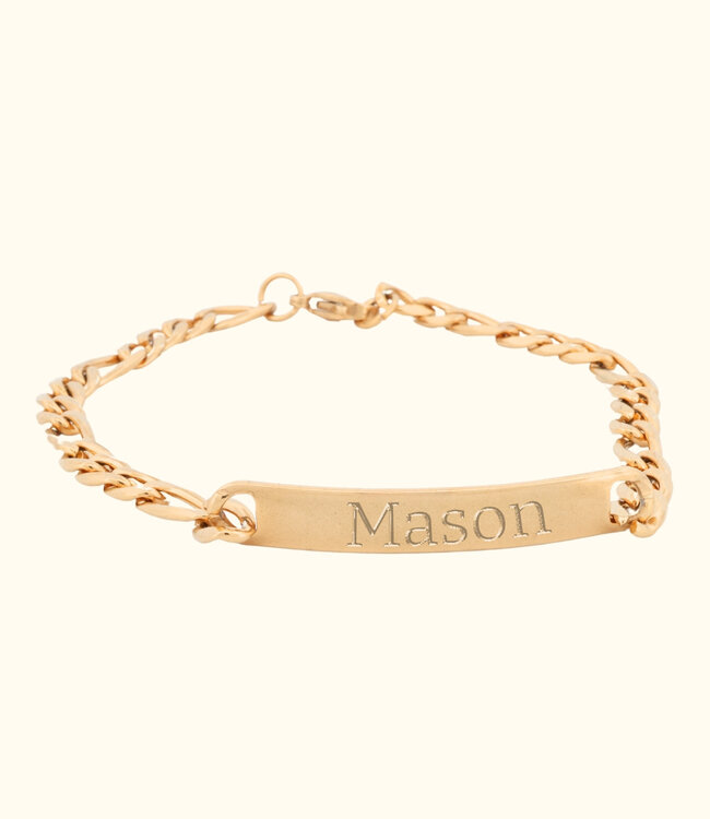 Elegante figaro schakel armband met gepersonaliseerd graveerplaatje in zilver of goud kleur